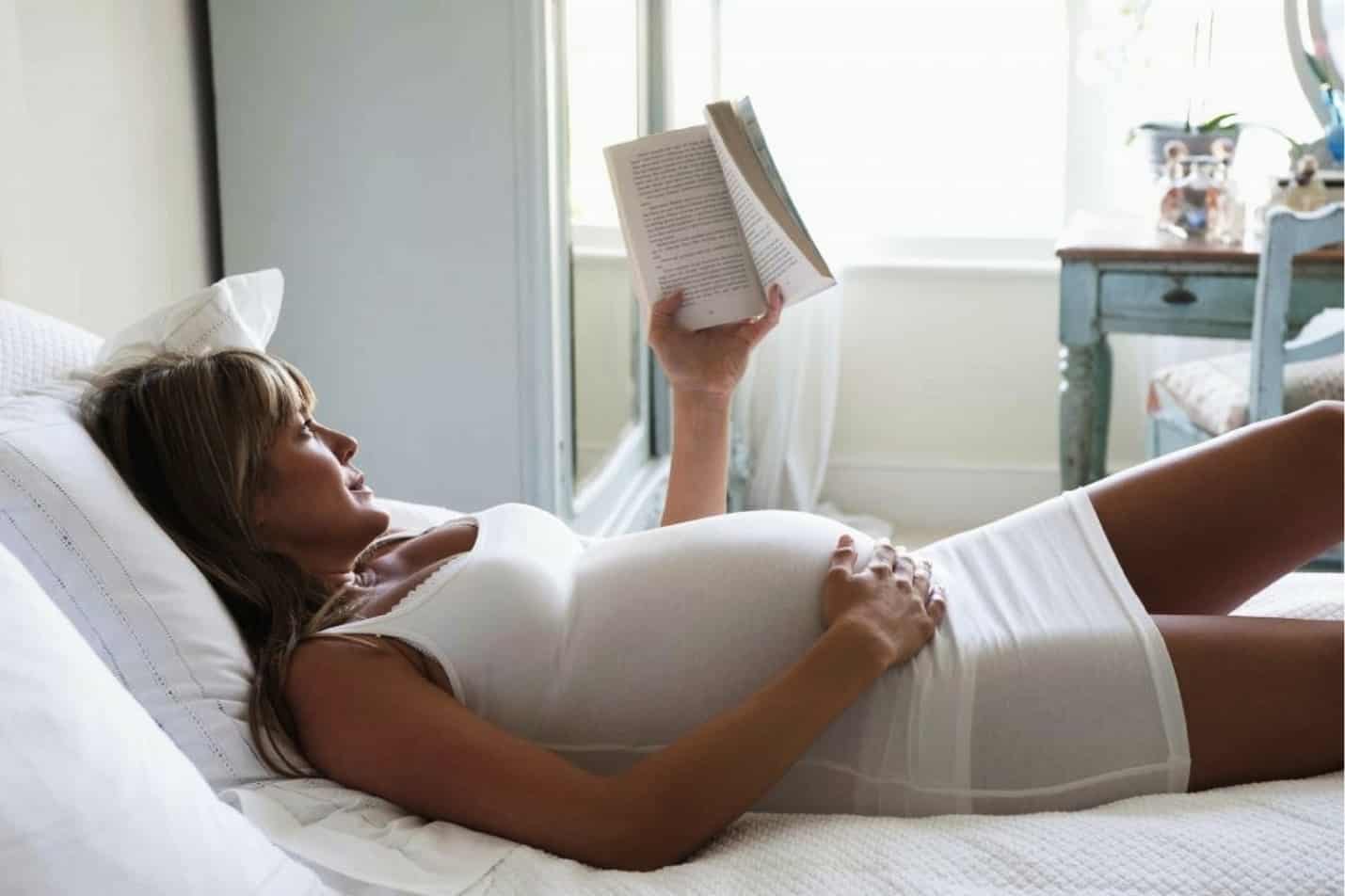 Как часто менять постельное белье для беременных женщин