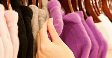 Как убрать катышки с одежды в домашних условиях: 14 способов и средств их удаления