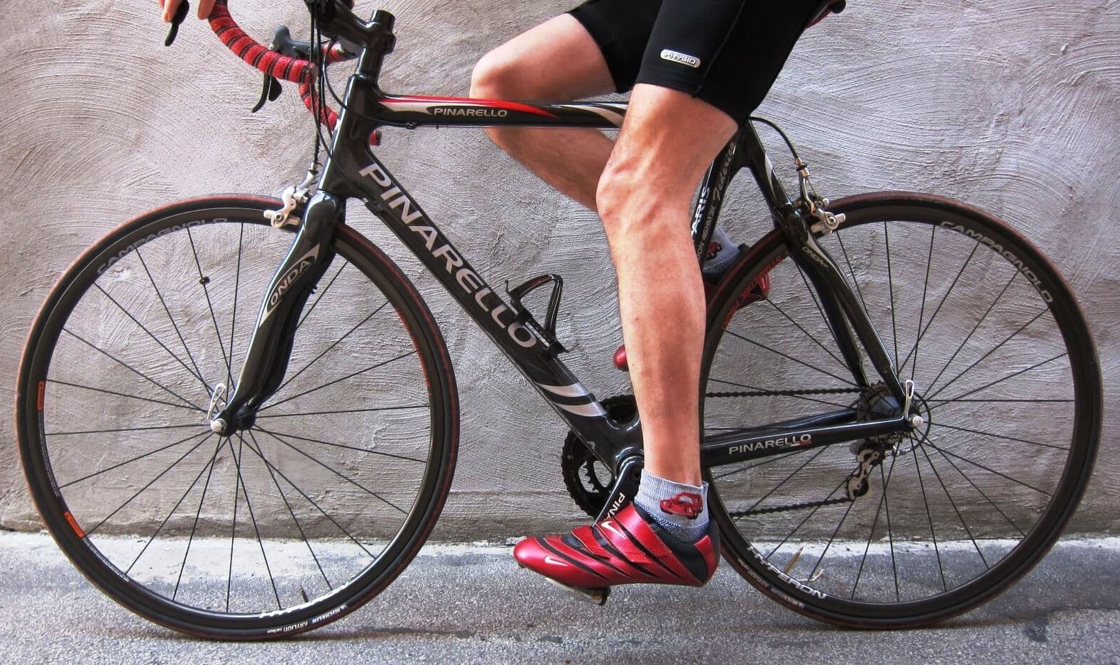 Почему нужно поддерживать давление внутри колес велосипеда | Как накачать колесо велосипеда без насоса